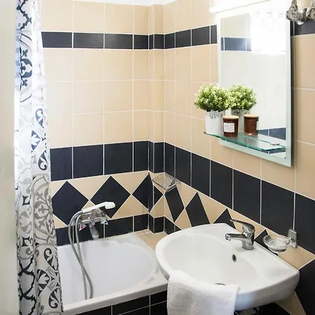 Kokkinia Gardens بيت ضيافة *