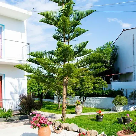 Kokkinia Gardens Konukevi Kávos